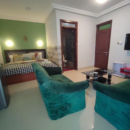 Hotel Ellisa Hospitality And Spa à Accra Extérieur photo