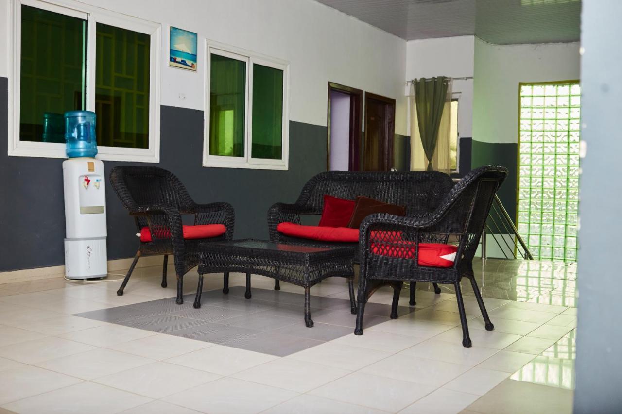 Hotel Ellisa Hospitality And Spa à Accra Extérieur photo