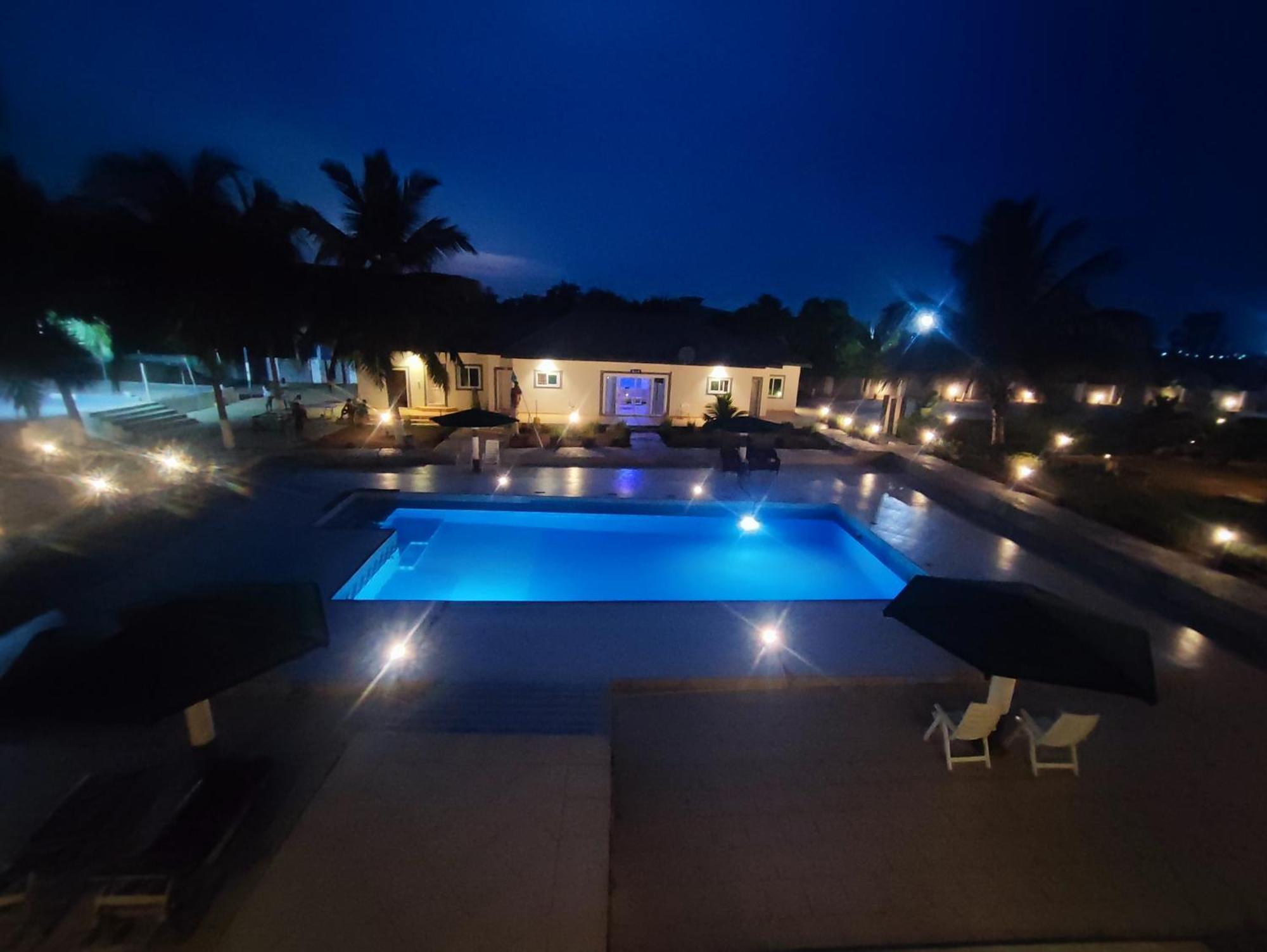 Hotel Ellisa Hospitality And Spa à Accra Extérieur photo