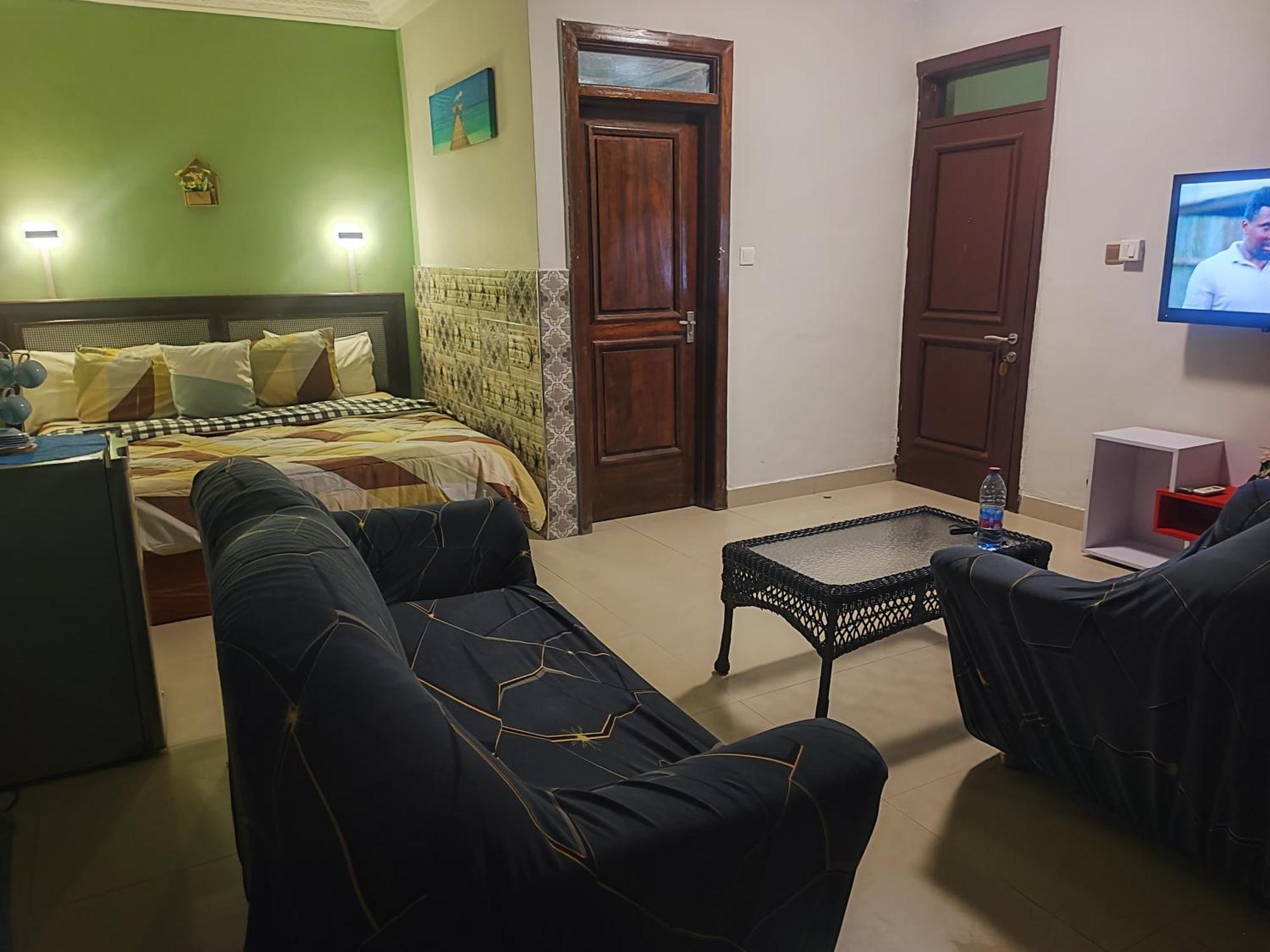 Hotel Ellisa Hospitality And Spa à Accra Extérieur photo
