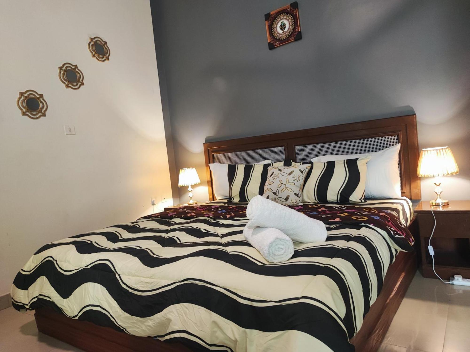 Hotel Ellisa Hospitality And Spa à Accra Extérieur photo