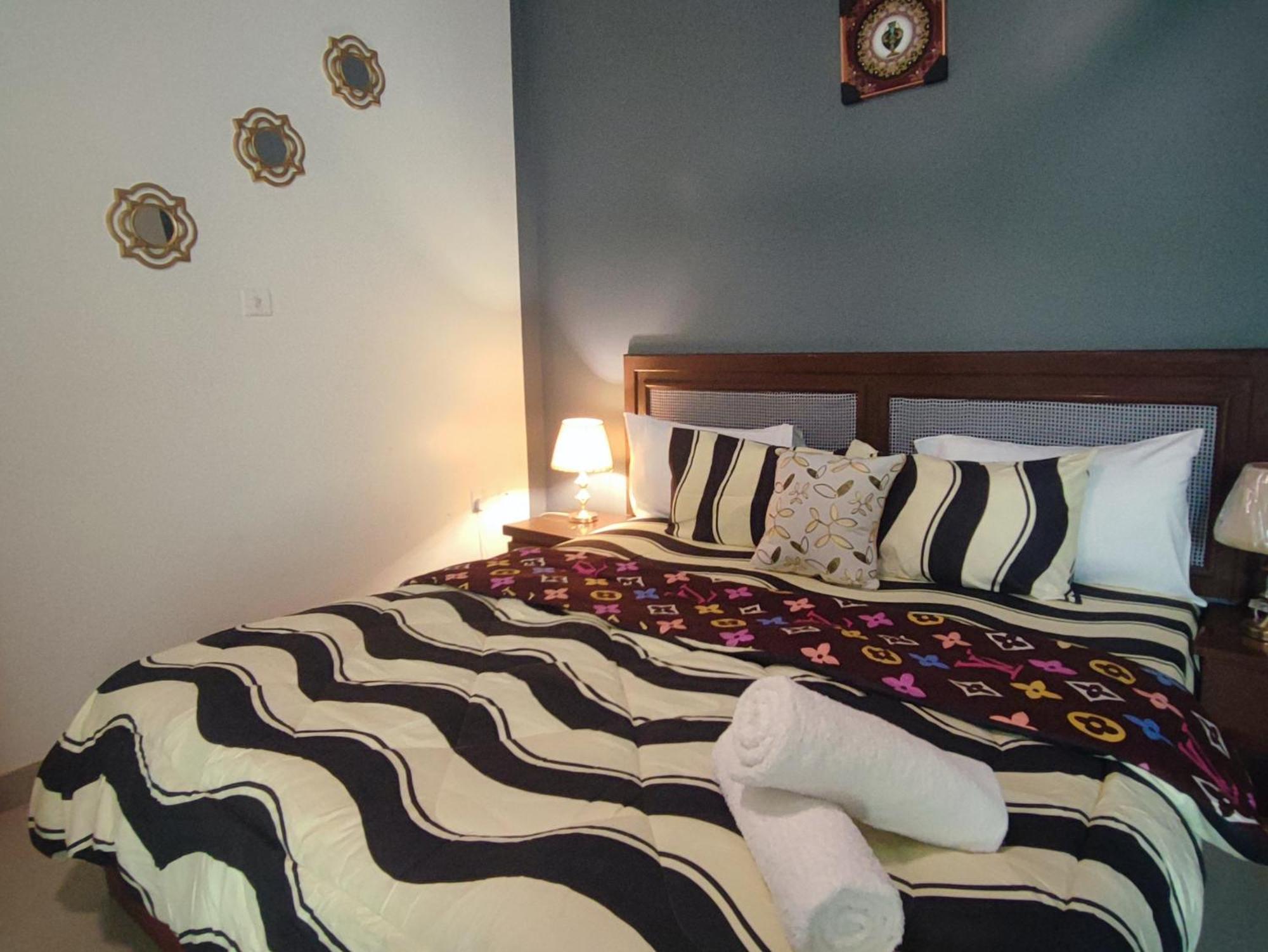 Hotel Ellisa Hospitality And Spa à Accra Extérieur photo
