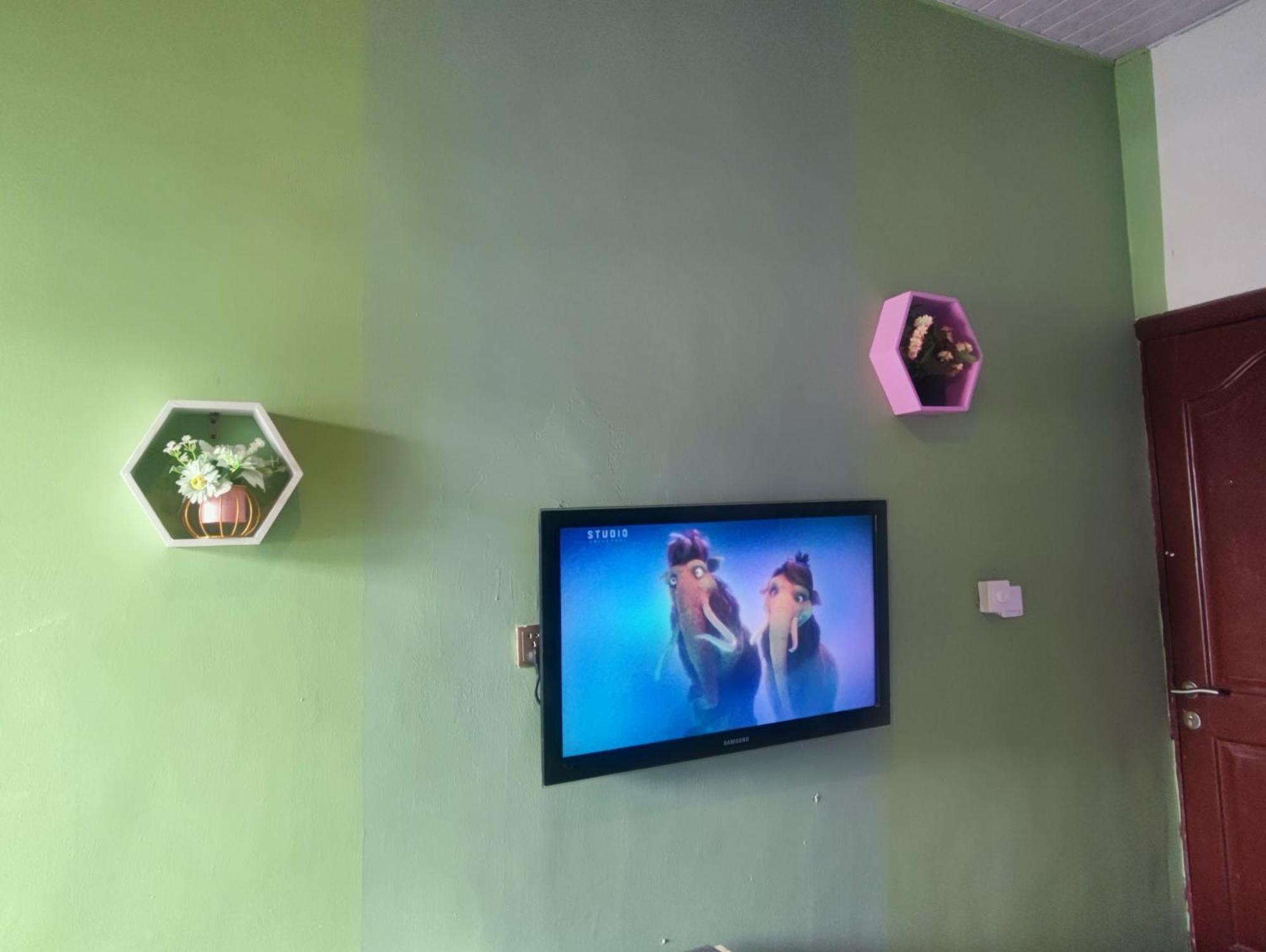 Hotel Ellisa Hospitality And Spa à Accra Extérieur photo