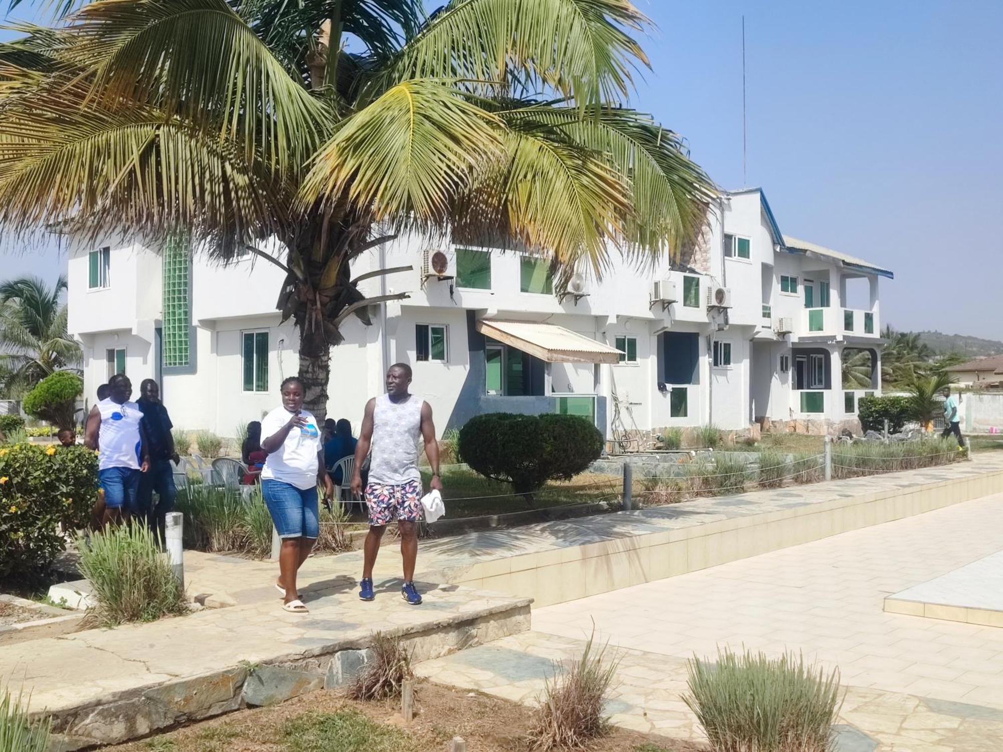 Hotel Ellisa Hospitality And Spa à Accra Extérieur photo