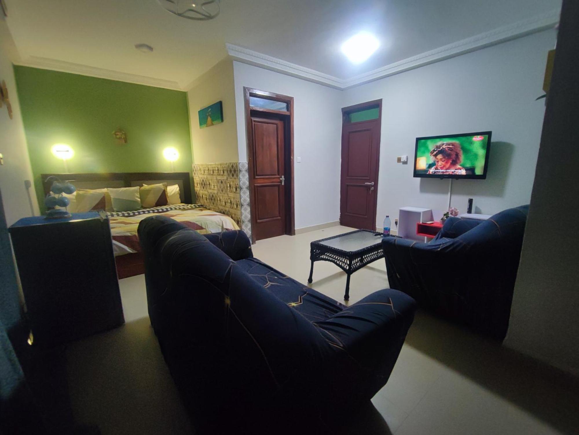 Hotel Ellisa Hospitality And Spa à Accra Extérieur photo