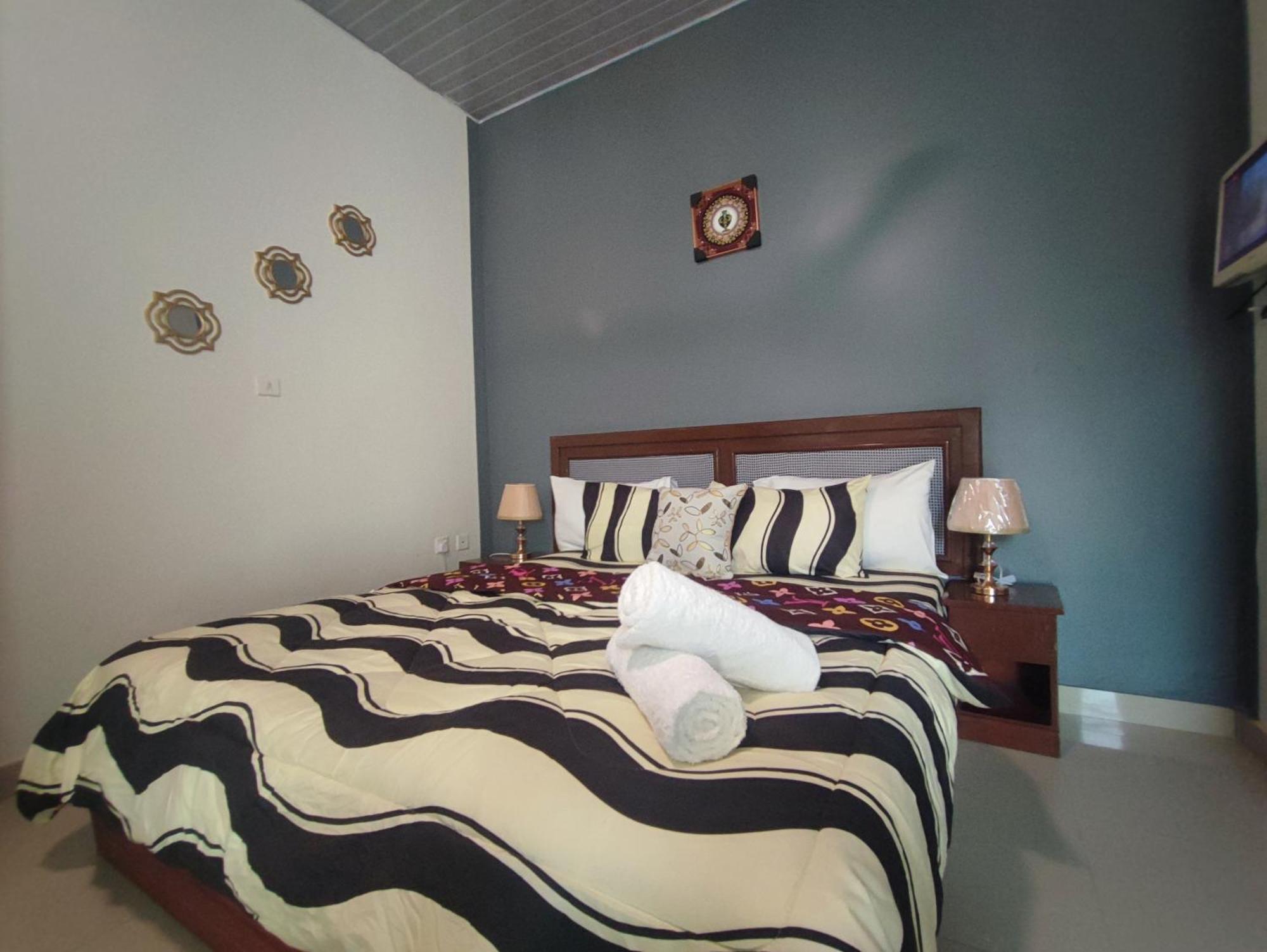 Hotel Ellisa Hospitality And Spa à Accra Extérieur photo
