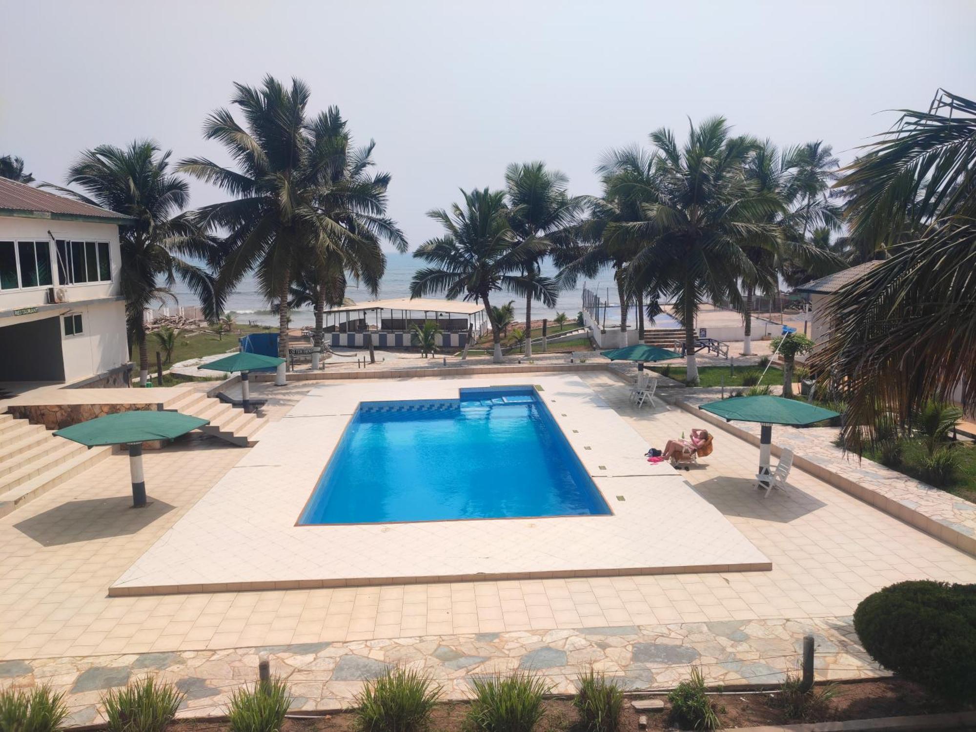 Hotel Ellisa Hospitality And Spa à Accra Extérieur photo