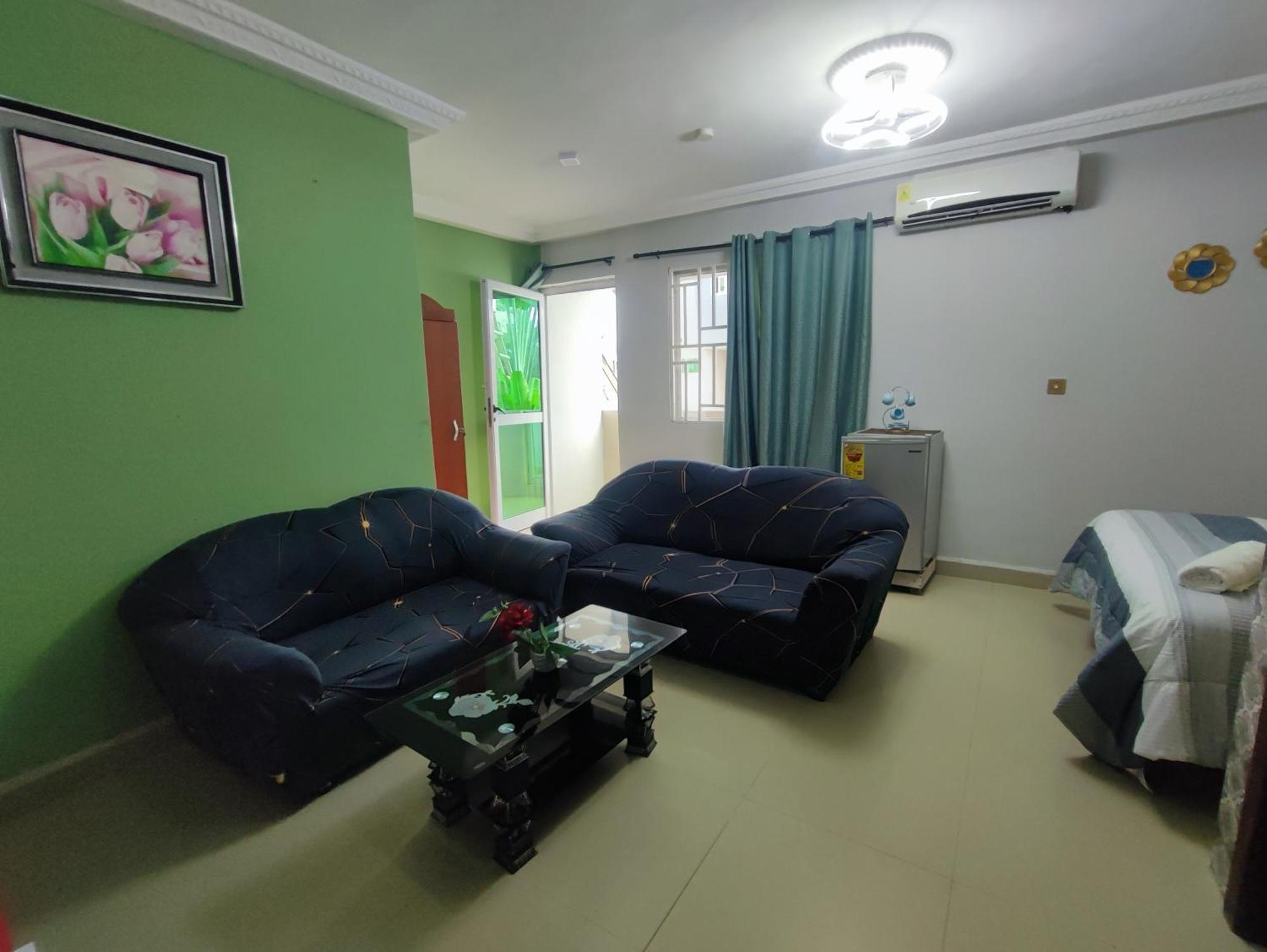 Hotel Ellisa Hospitality And Spa à Accra Extérieur photo