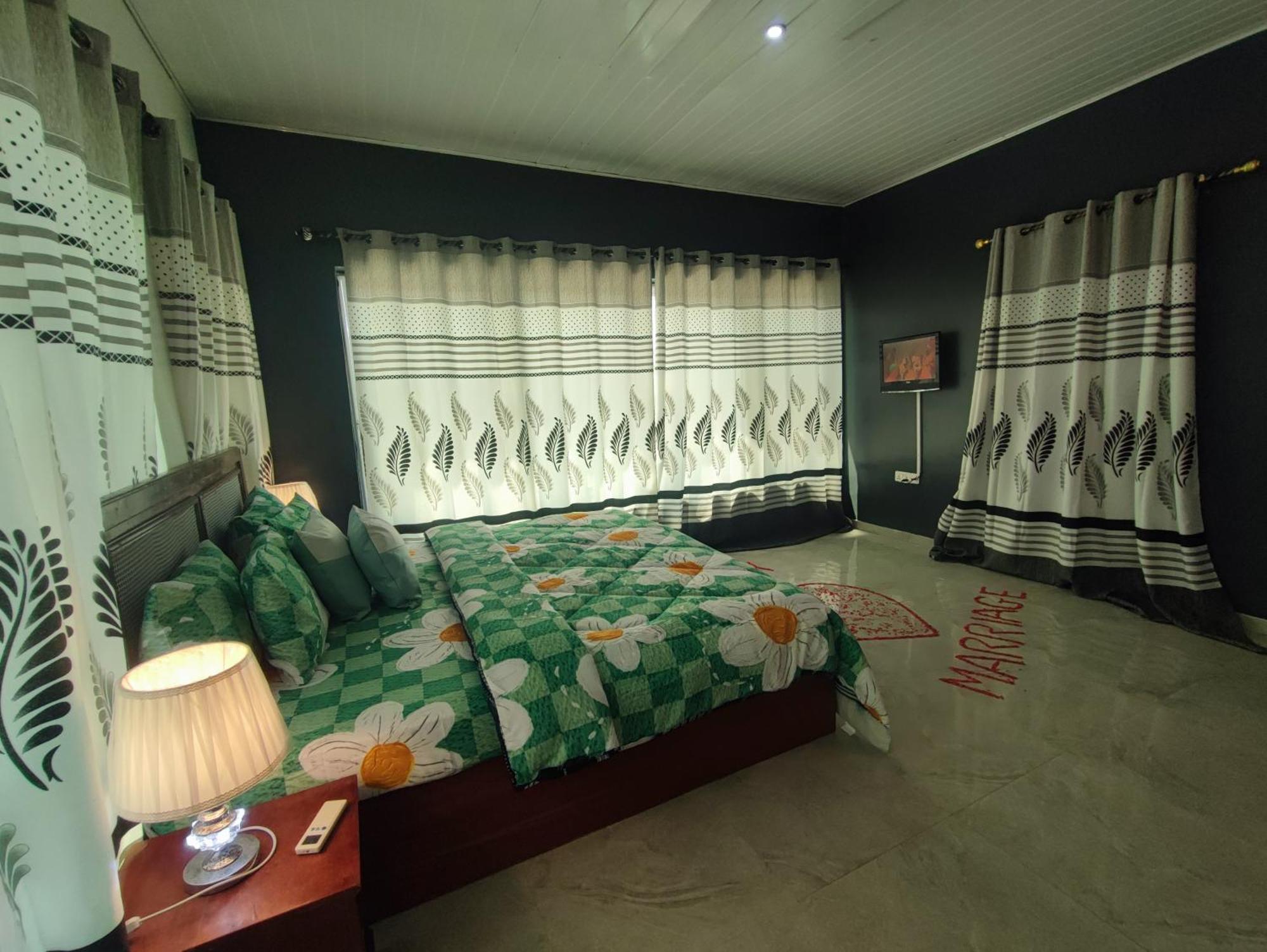 Hotel Ellisa Hospitality And Spa à Accra Extérieur photo