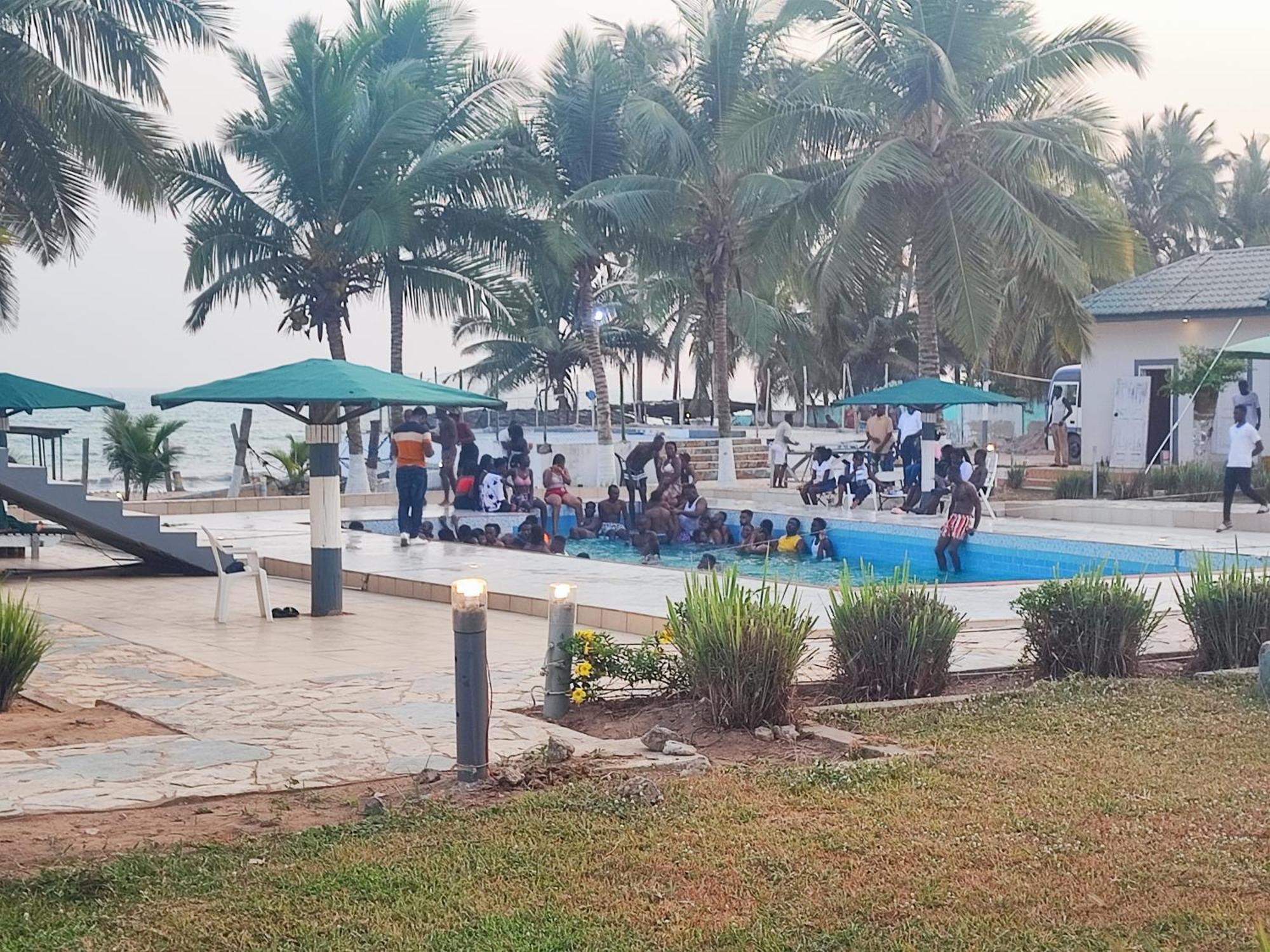 Hotel Ellisa Hospitality And Spa à Accra Extérieur photo