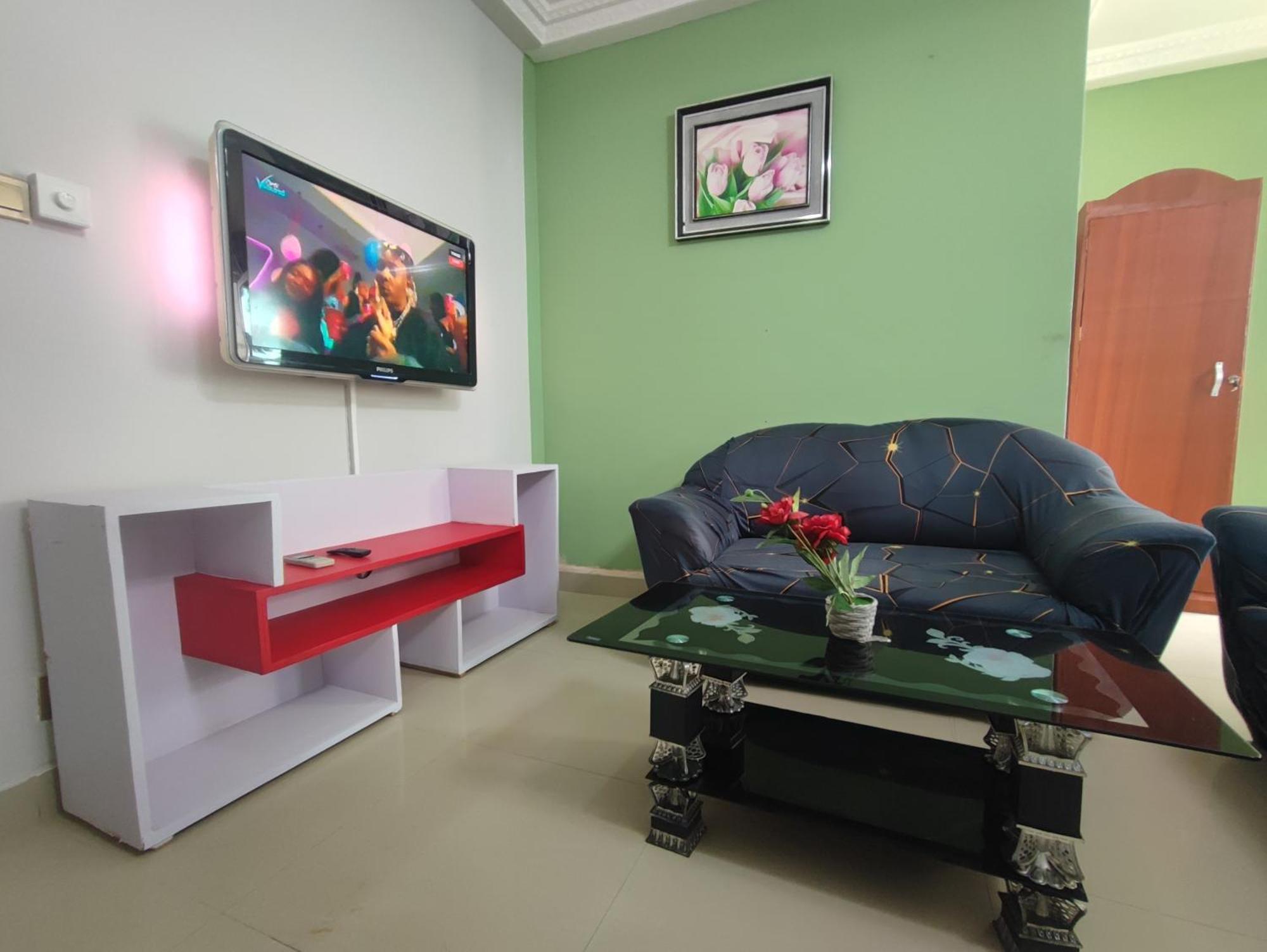 Hotel Ellisa Hospitality And Spa à Accra Extérieur photo