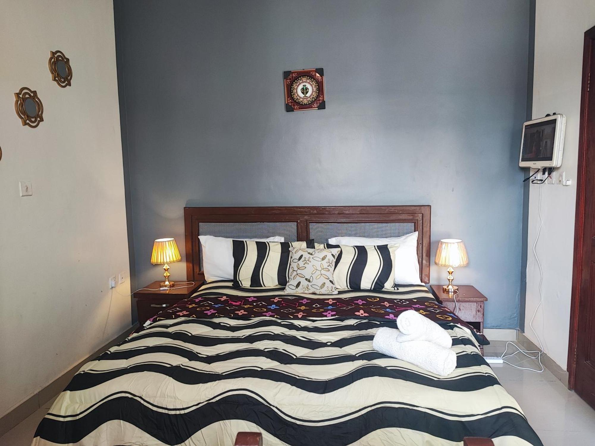Hotel Ellisa Hospitality And Spa à Accra Extérieur photo