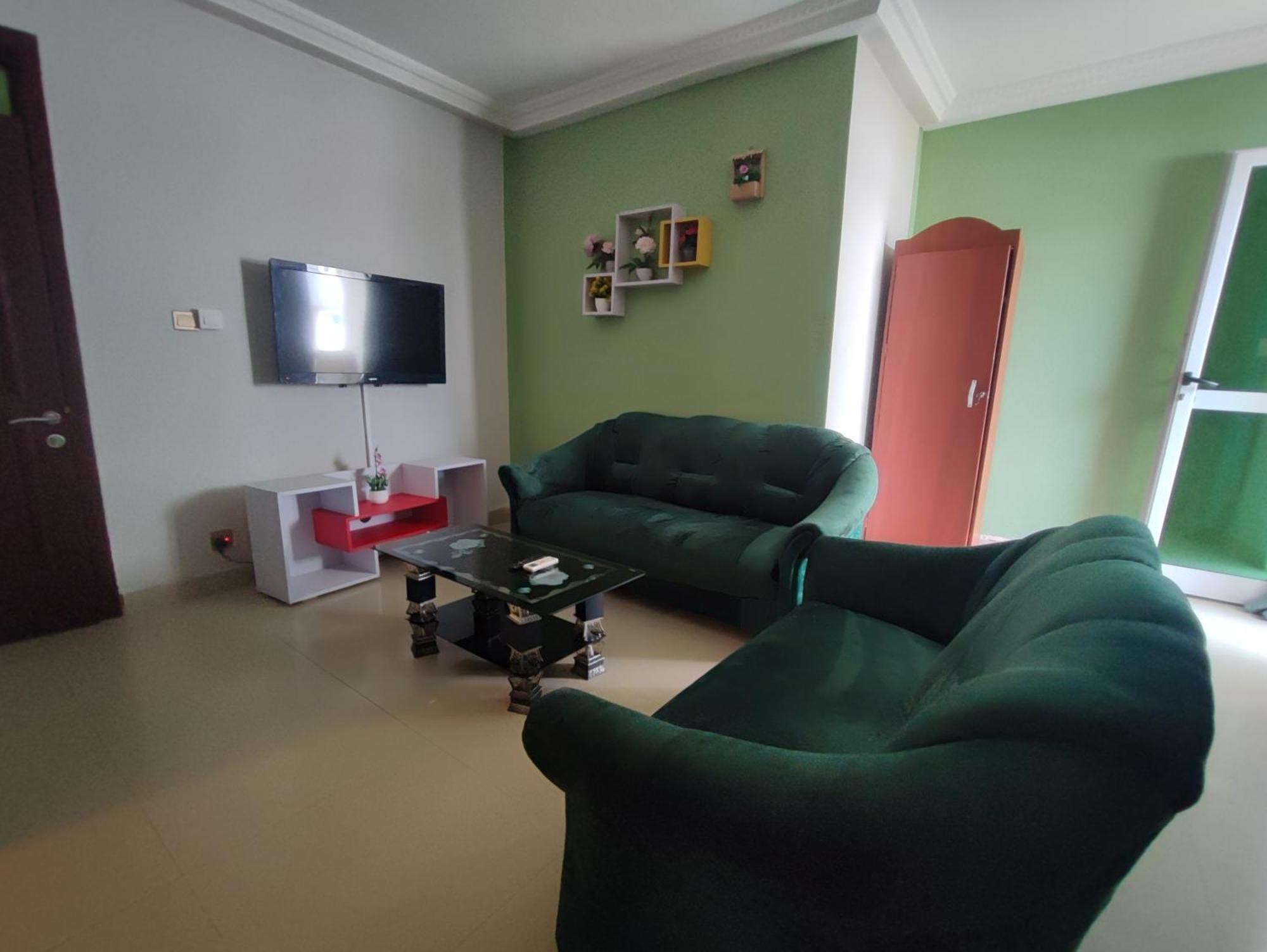 Hotel Ellisa Hospitality And Spa à Accra Extérieur photo